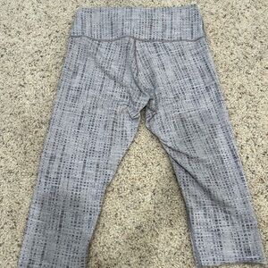 Lululemon size 10 cropped leggings